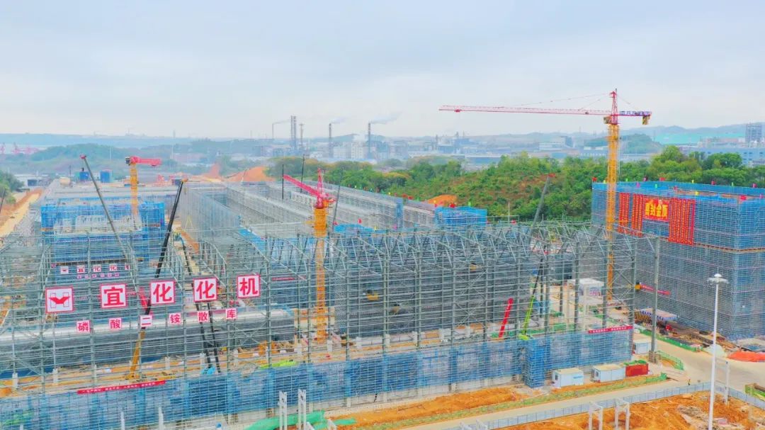 加速推進(jìn)！宜化楚星整體升級(jí)改造項(xiàng)目關(guān)鍵裝置主體結(jié)構(gòu)順利封頂(圖4)