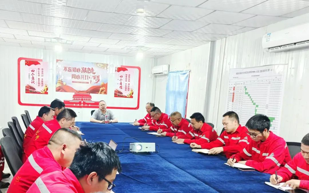 化機公司黨委書記、董事長、總經理楊中澤到新疆項目部現場辦公(圖2)