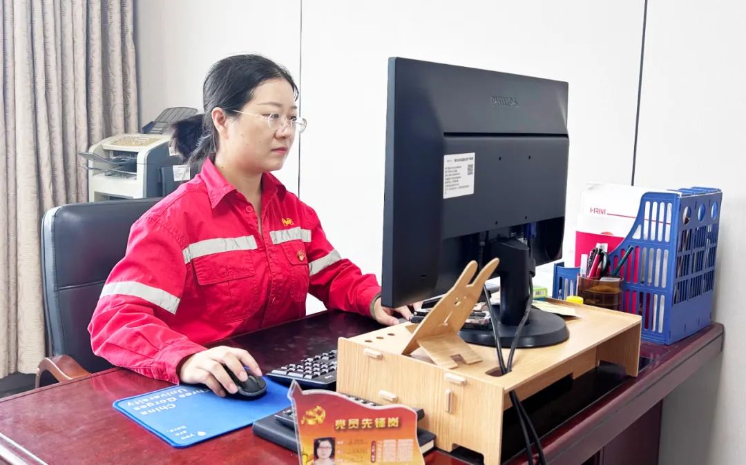 【宜化榜樣】化機(jī)公司牛艷嬌：恪盡職守勇?lián)?dāng)，廉潔自律揚(yáng)清風(fēng)(圖3)