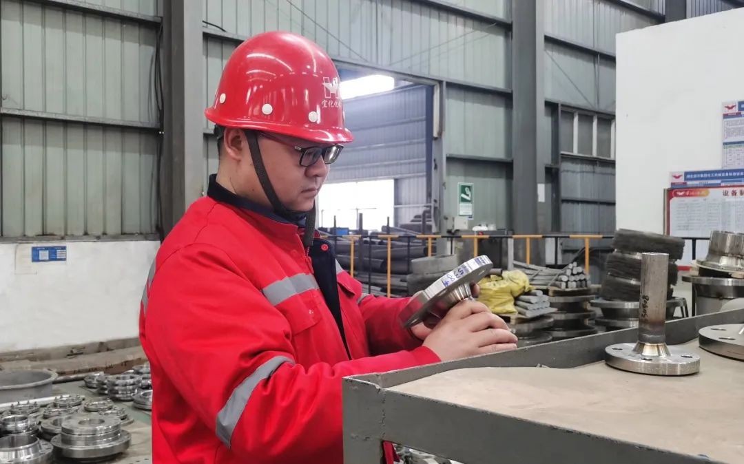 【管理標兵】化機公司黃亞華：扎根一線勤鉆研，履職盡責勇?lián)?圖3)